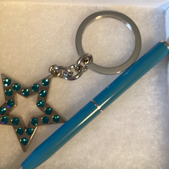 Coach star shape with crystals keychain - Picture 6 of 6